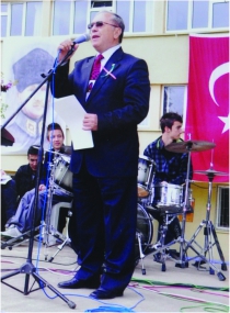 Uşak Lisesinin Kuruluş Şenliginde Mehmet Şeker Konuşmasını Yaparken 30.04.2009